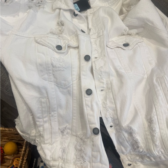 Carmar LF Audre Distressed White Denim Trucker Jacket Oversized XS NWT - Picture 6 of 11